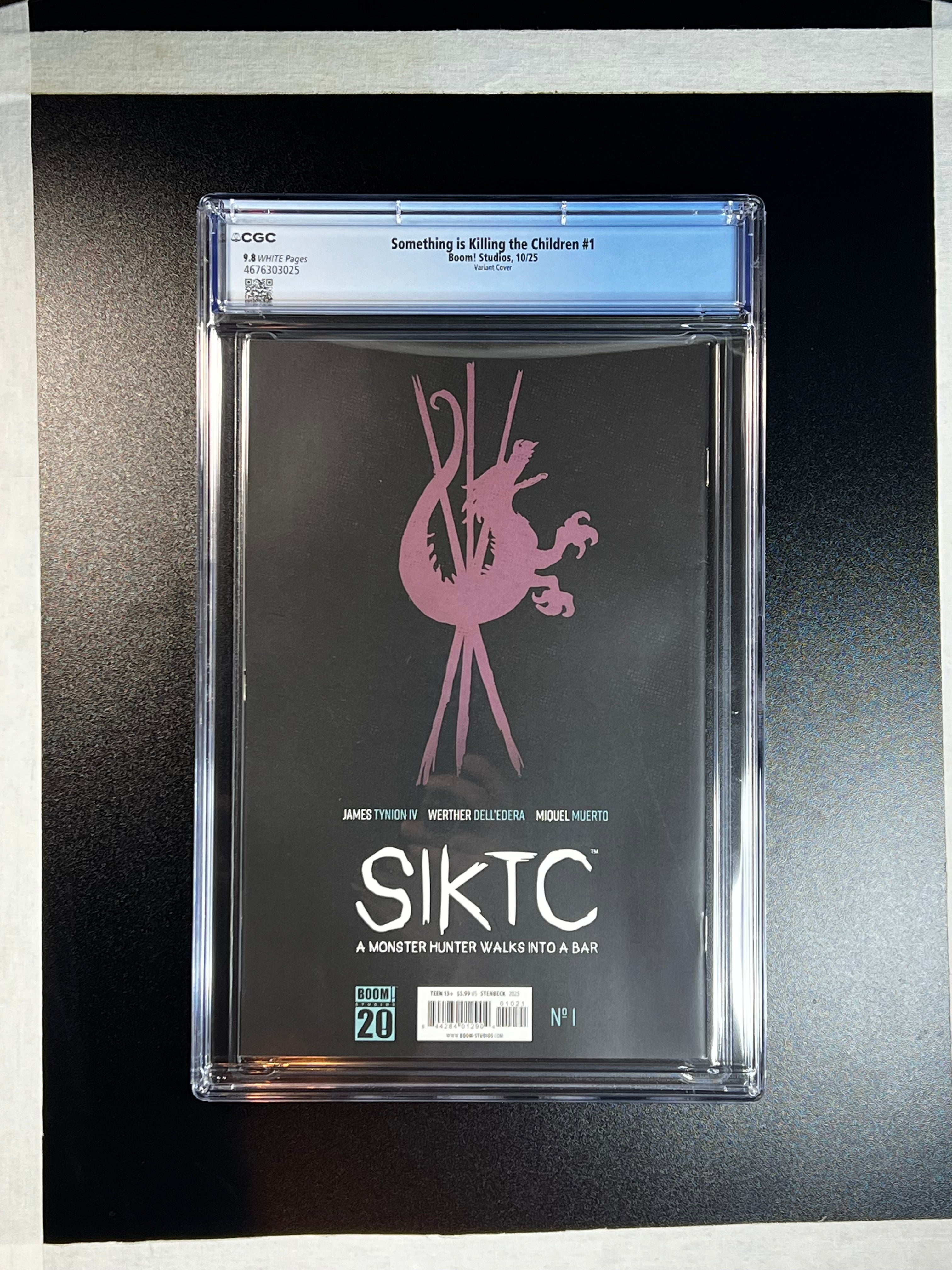 Something is Killing the Children: A Monster Hunter Walks Into a Bar #1 *Cvr B Ben Stenbeck Dressed - Boom! Studios 10/25 (9.8 White Pages)